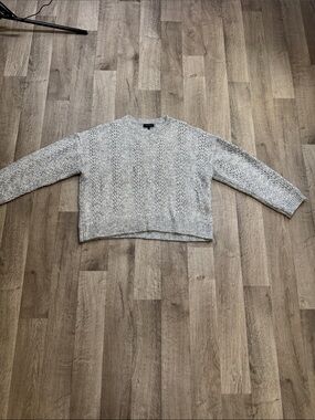 1 State Cozy Light Gray Cable Knit Sweater size M. Has sequins.